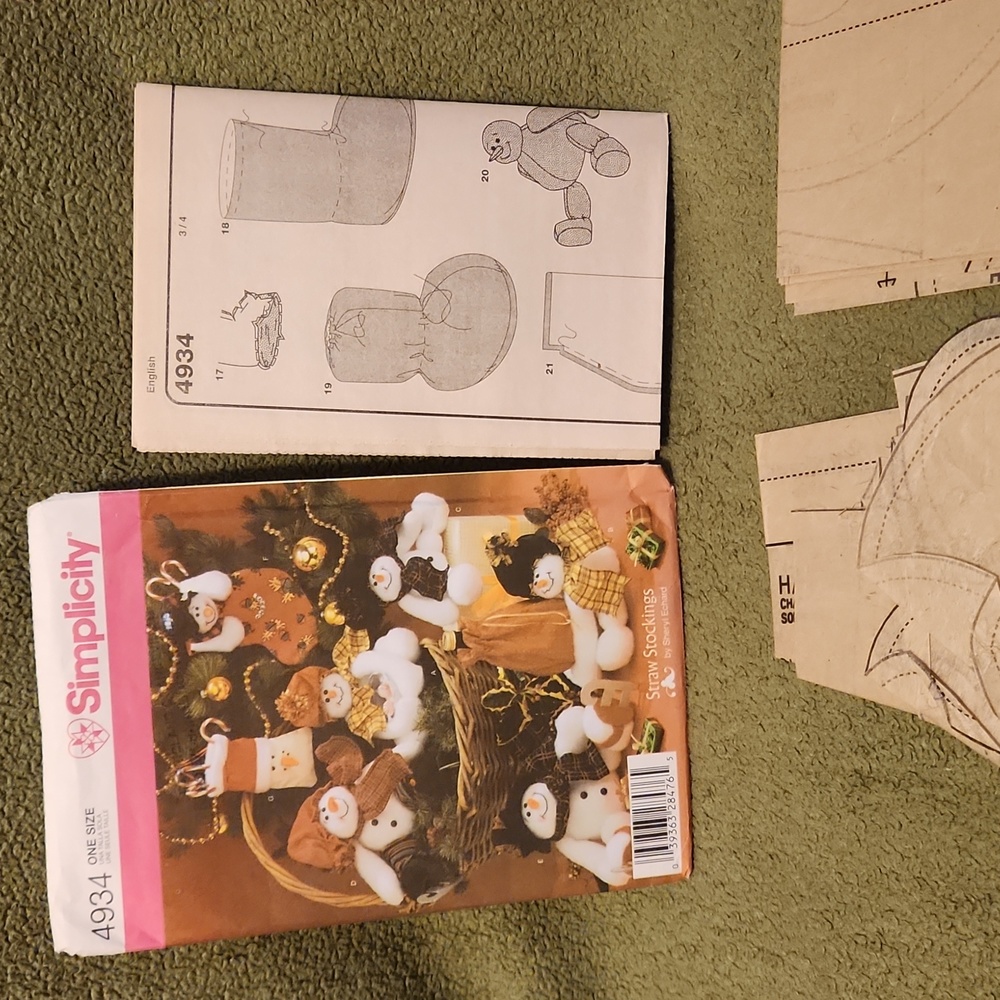Simplicity Snowman Winter Craft Pattern - Picture 4 of 4